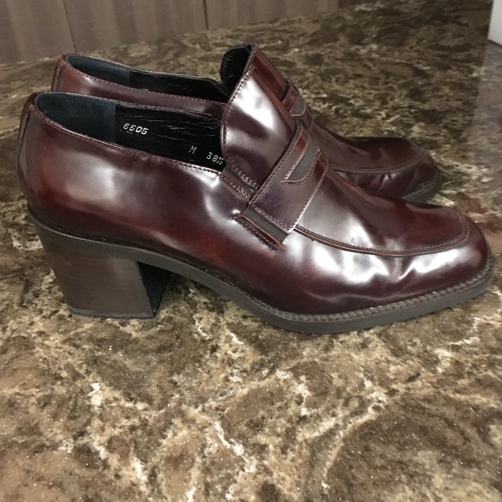 Elegant Brown Heeled Loafers